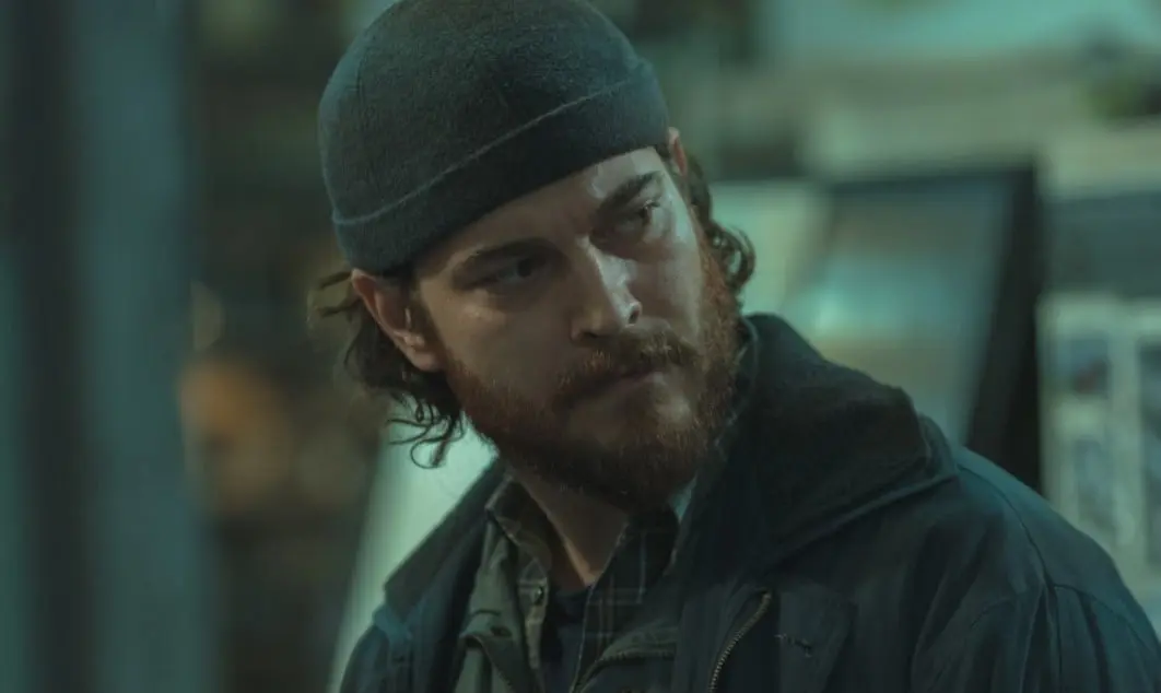 K&uuml;bra (18 de enero). Cuando comienza a recibir mensajes que parecen predecir el futuro, un hombre gana seguidores... y poderosos enemigos. 