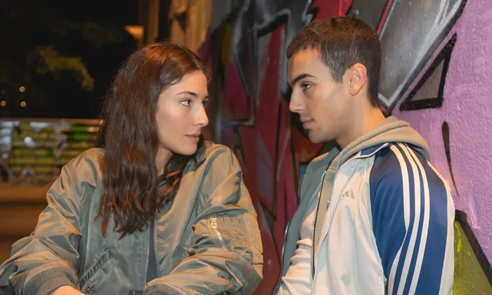 Mi soledad tiene alas (19 de enero). Dan, un joven humilde, cae en una espiral de violencia tras la reaparici&oacute;n de su padre, reci&eacute;n salido de prisi&oacute;n. &iquest;Podr&aacute; huir de su tr&aacute;gico destino?