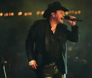 Julión Álvarez queda en medio de balacera, este es su estado de salud 