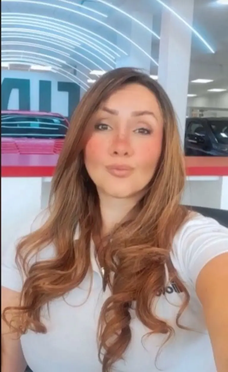 Clara Cecilia: La Sensación de TikTok que Revoluciona la Venta de Autos Fiat.Foto: Tomada de TikTok