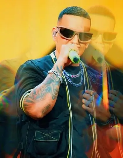 Daddy Yankee se suma a la larga lista de cantantes que se convierten al cristianismo. Daddy Yankee se suma a la larga lista de cantantes que se convierten al cristianismo.