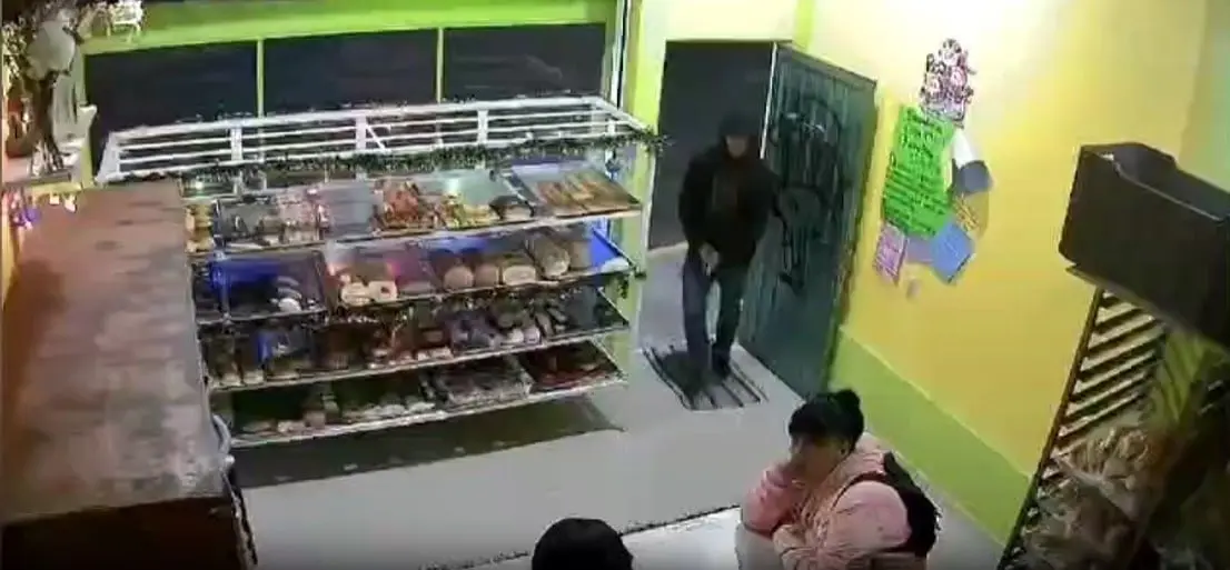 A pesar de que el asaltante llevaba una psitola, las mujeres se defendieron y &eacute;l sali&oacute; huyendo.