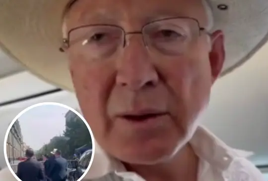 Ken Salazar fue insultado en el Centro Histórico.