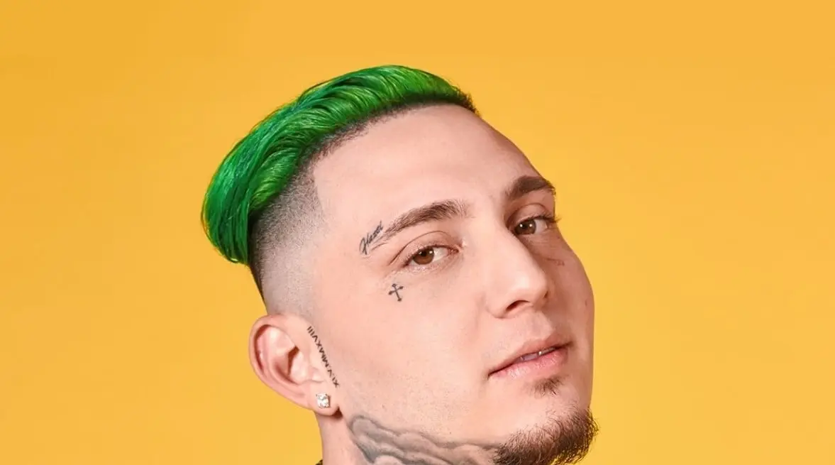 Debut&oacute; en el reguet&oacute;n en el a&ntilde;o 2015 y muchos lo llegaron a comparar con Bad Bunny.