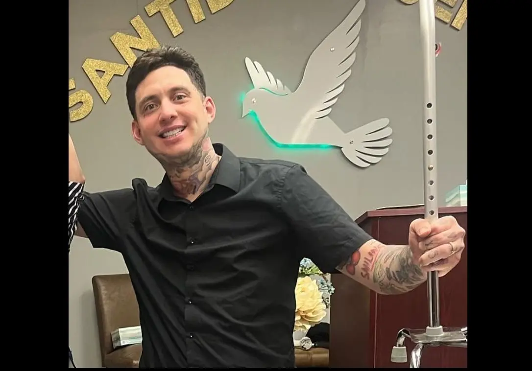 En 2022 anunci&oacute; su retiro total de la m&uacute;sica debido a su conversi&oacute;n al cristianismo. Ahora predica la palabra de Dios en una iglesia de Miami.