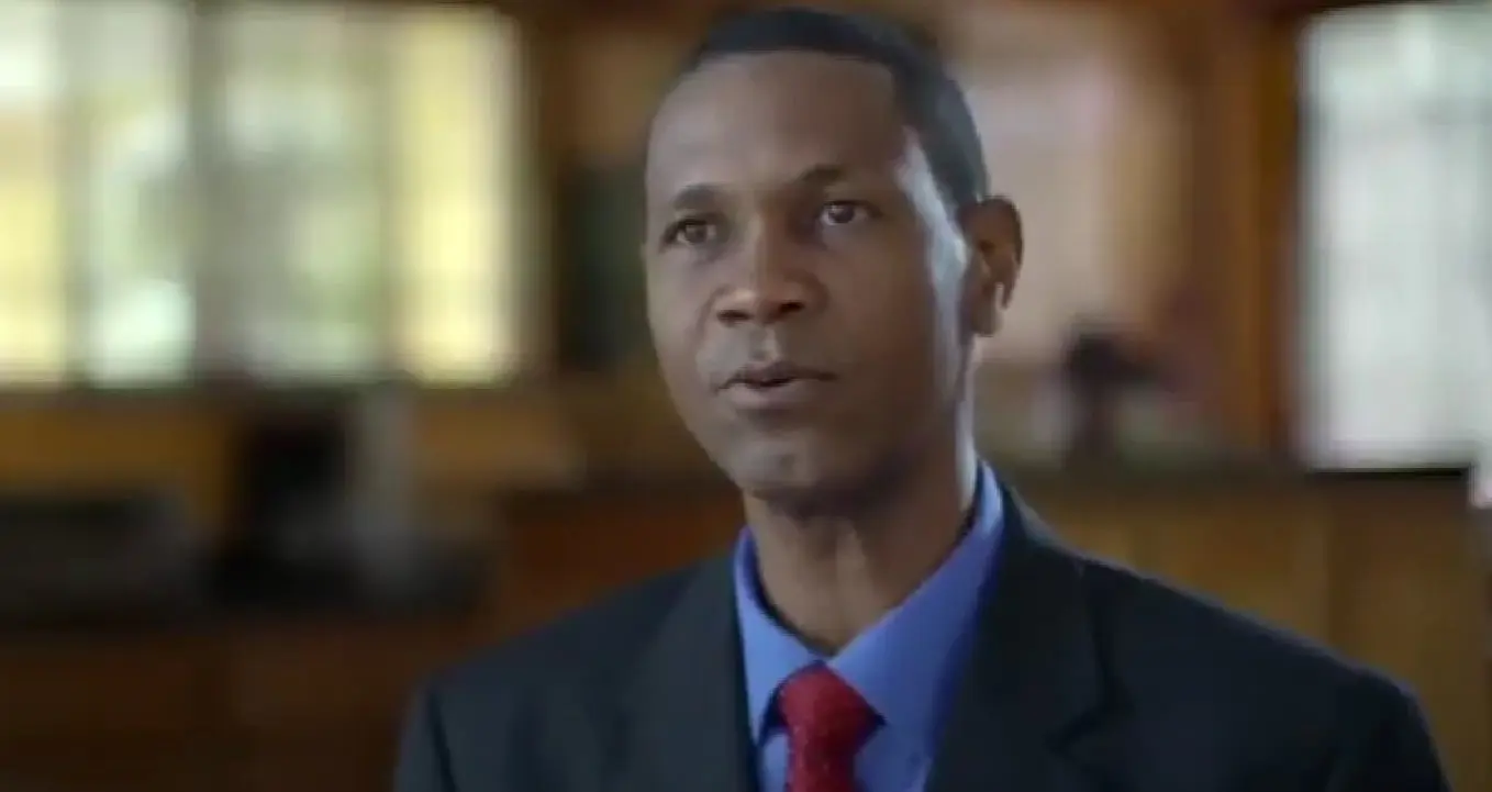 En 2004 anunci&oacute; su retiro de la m&uacute;sica y se uni&oacute; a los Testigos de Jehov&aacute;. Ahora se dedica a evangelizar los barrios m&aacute;s pobres de Panam&aacute;.