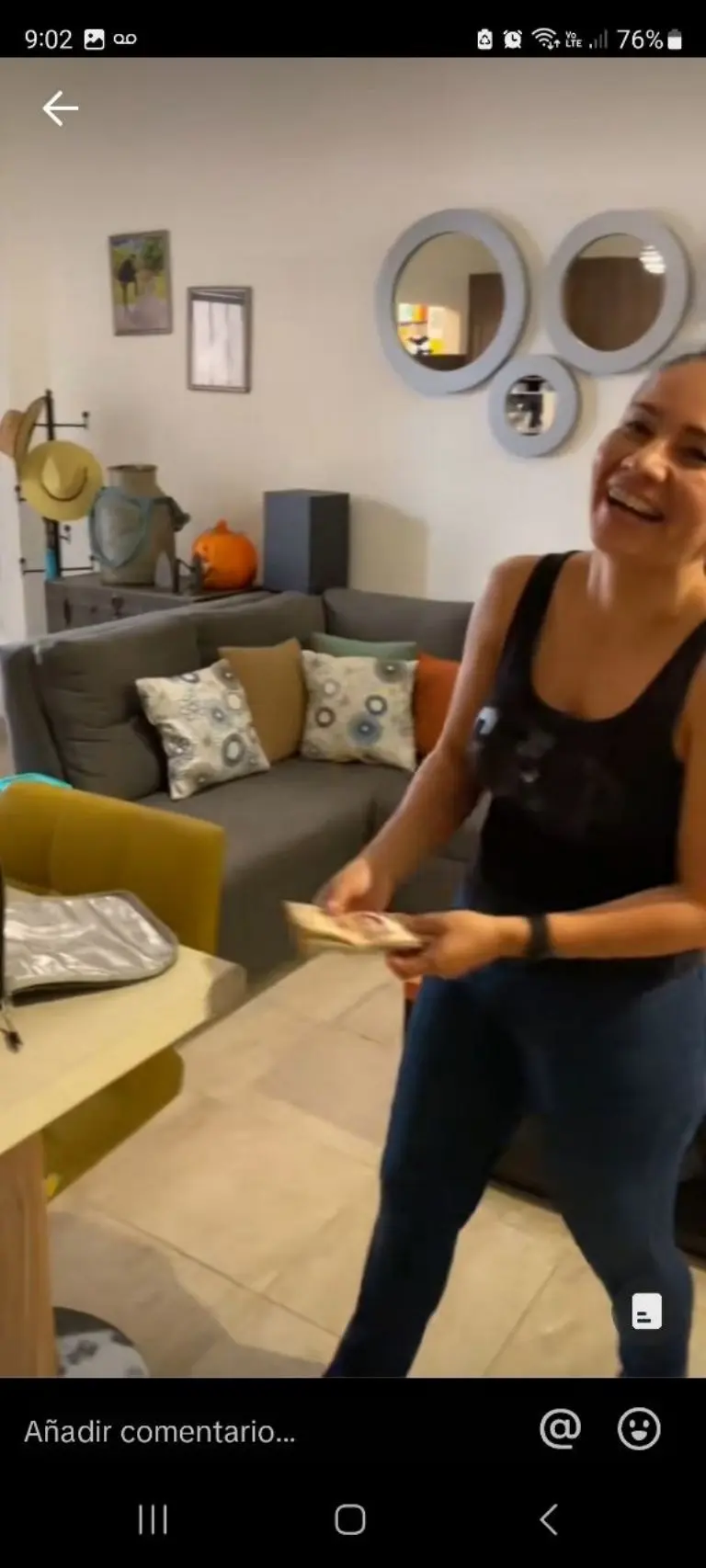 Hombre sorprende a esposa con jugoso aguinaldo - Tomada de video