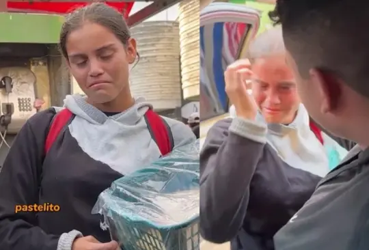 Joven venezolana llora porque sus amigas se burlan de ella. 