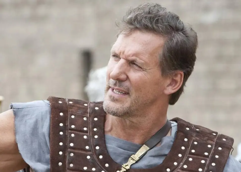 Ralf Moeller interpretó a Hagen, un gladiador germánico y amigo de Máximo