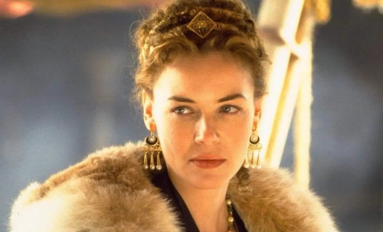 Connie Nielsen como Galeria Lucila, la primera amante de Máximo e hija mayor de Marco Aurelio