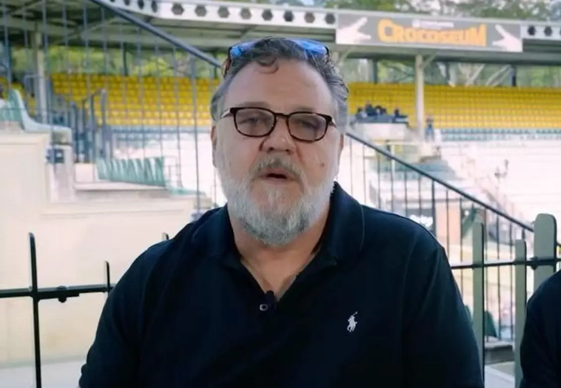 Ahora tiene 59 años y es padre de dos hijos. Ha trabajado en películas como El exorcista del papa y también es cantante.