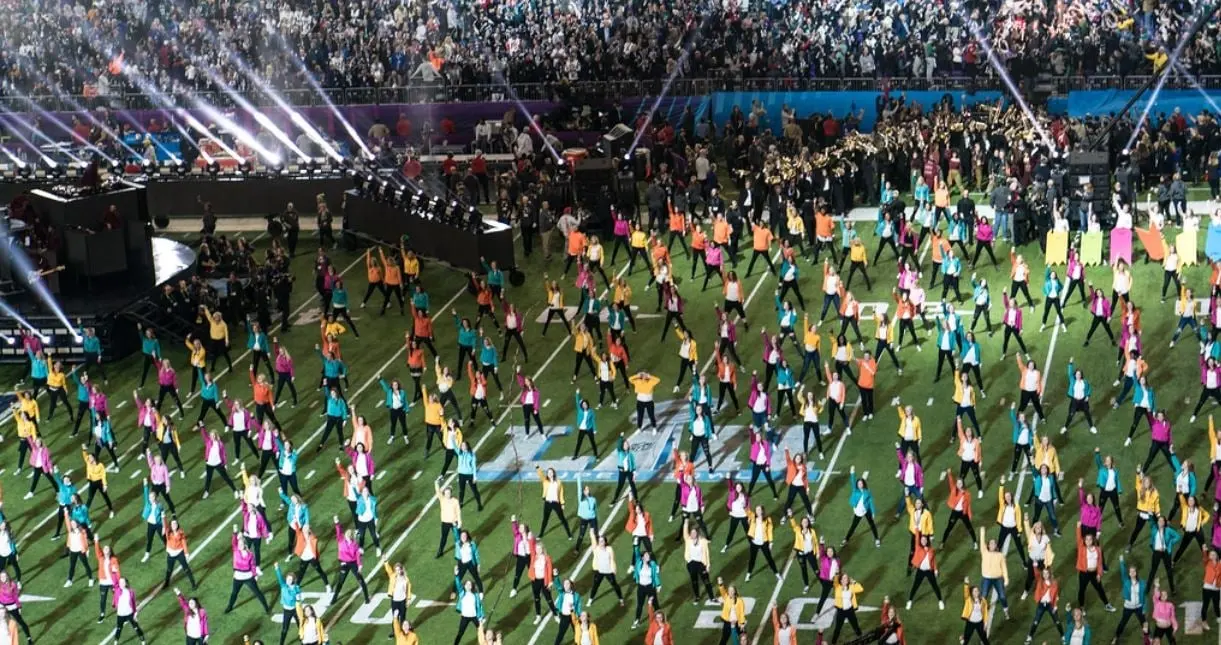 Se presentó en el Super Bowl LII en el U.S. Bank Stadium, en compañía de Tennessee Kids y la Banda de marcha de la Universidad de Minnesota. 