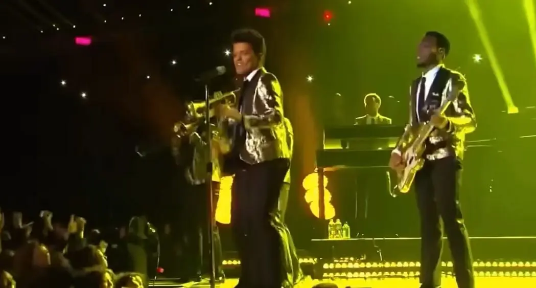 El cantante protagonizó el espectáculo del medio tiempo en el Super Bowl XLVIII junto con Red Hot Chili Peppers. 