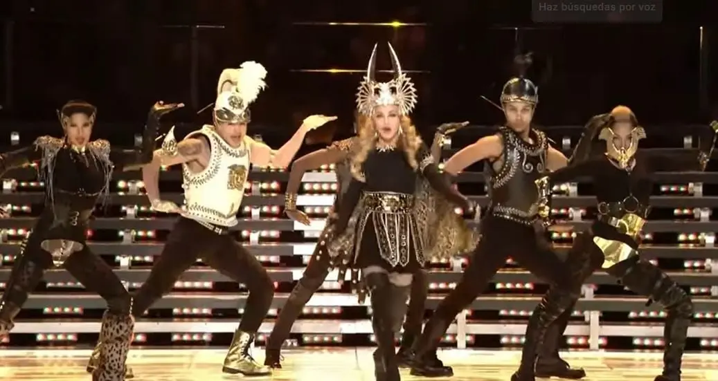 Estuvo en el Super Bowl XLVI junto con LMFAO, Cirque du Soleil y Andy Lewis Nicki Minaj y M.I.A.