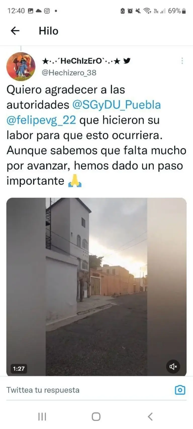 Hombre extiende su casa hasta la banqueta - Captura de pantalla