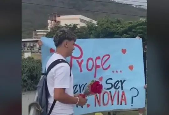 Alumno se le declara a profesora Alumno se le declara a profesora