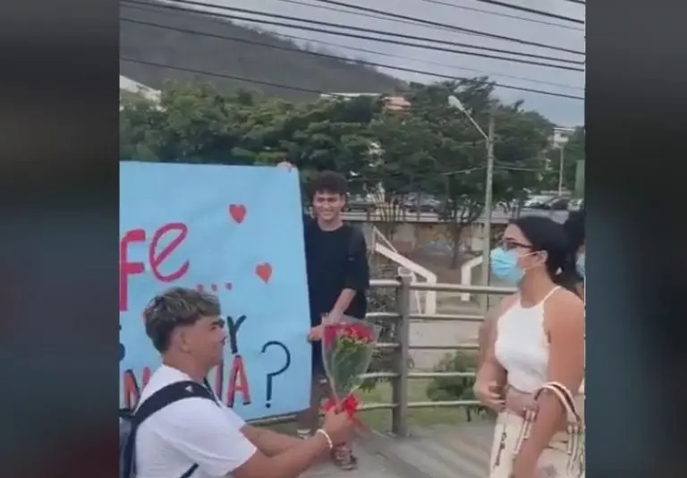 Alumno se le declara a su profesora (TikTok)