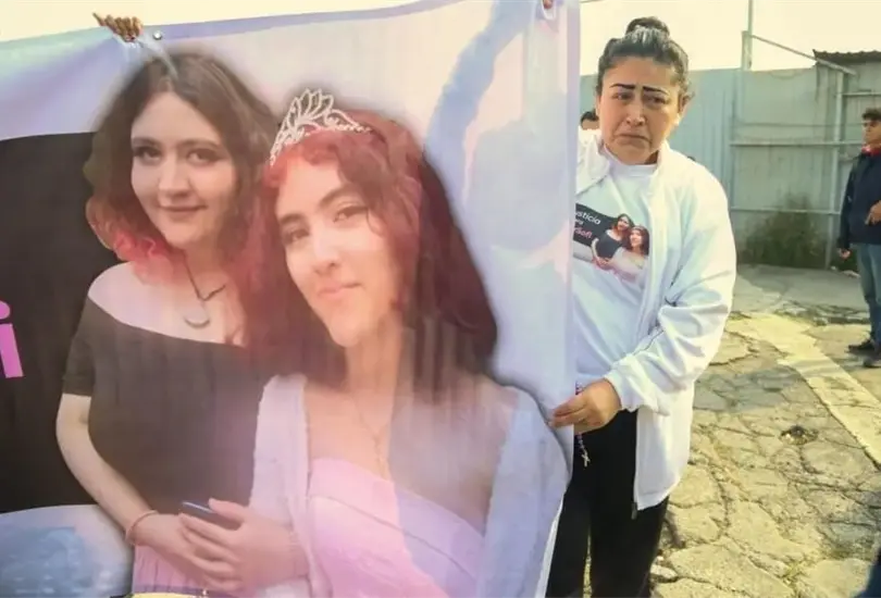 Las hermanas Esmeralda y Sofía murieron tras caer a una coladera cuando se dirigían al concierto de Zoé Las hermanas Esmeralda y Sofía murieron tras caer a una coladera cuando se dirigían al concierto de Zoé