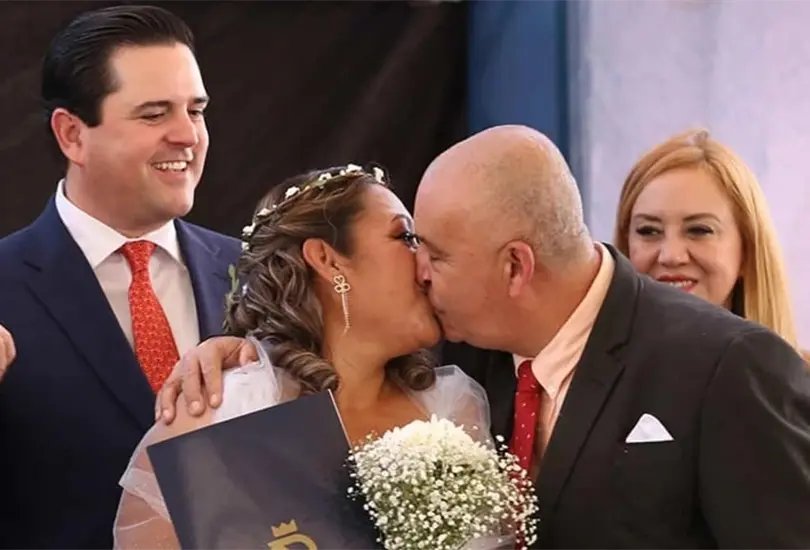 La ins&oacute;lita boda ocurri&oacute; durante una celebraci&oacute;n colectiva por el D&iacute;a de San Valent&iacute;n, en Monterrey, Nuevo Le&oacute;n. 