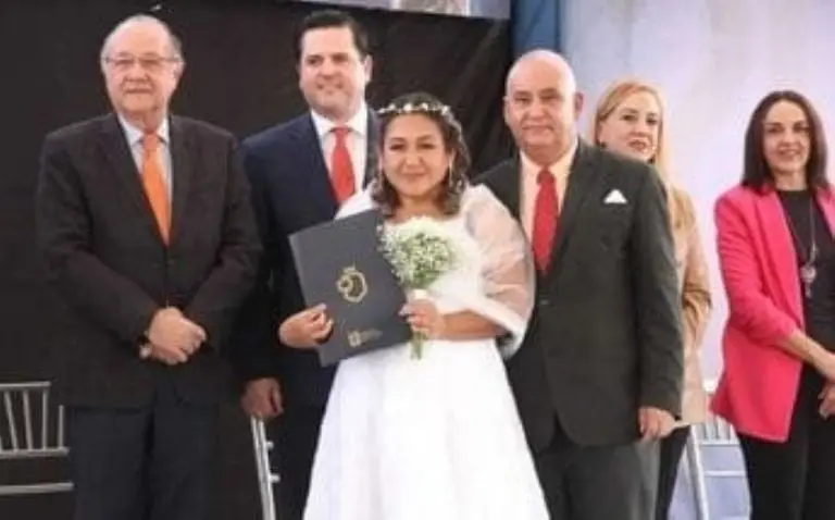La pareja se volvió a dar el sí después de 43 años divorciados Créditos: Especial