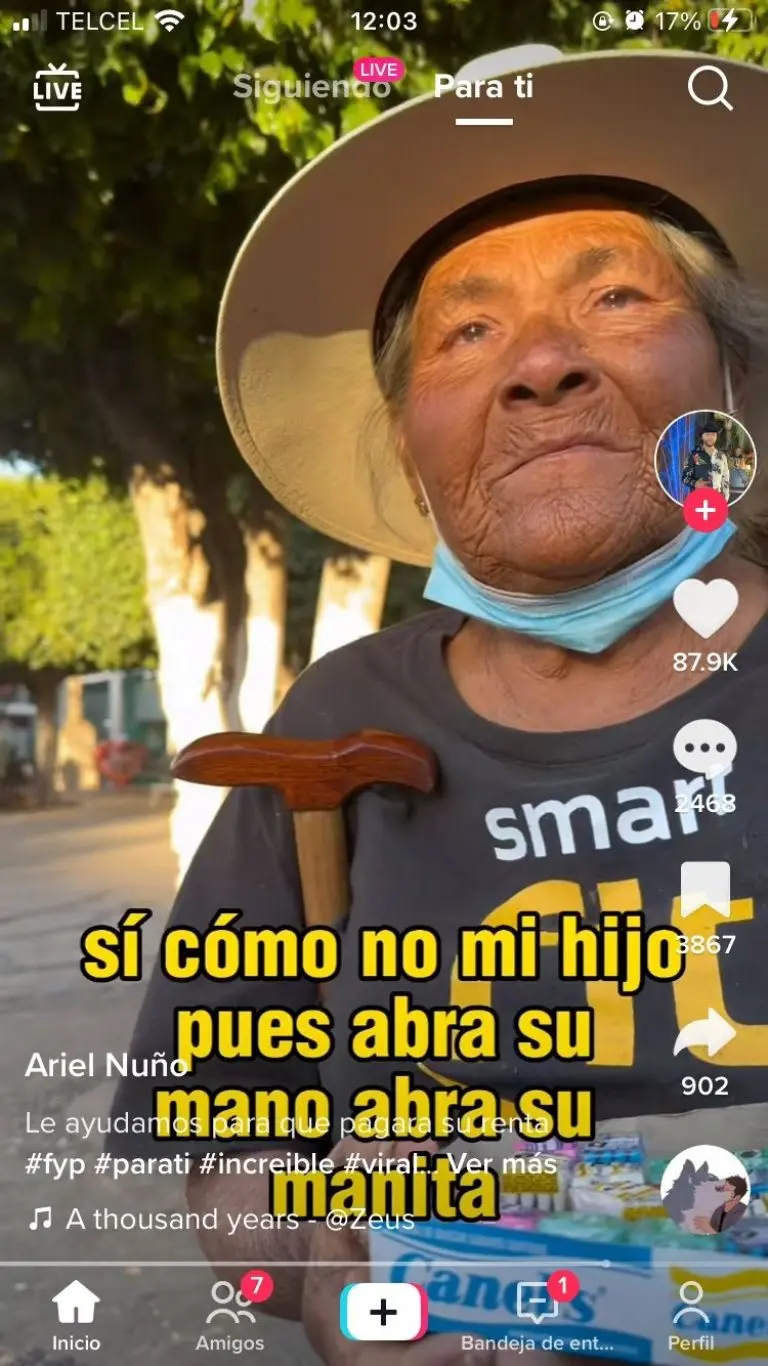 Abuelita vende chicles para pagar su renta - Tomada de video