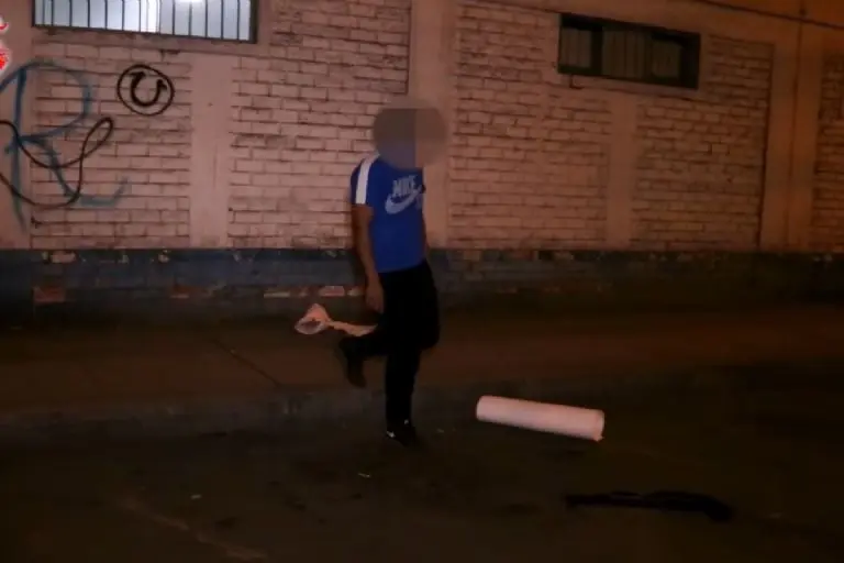 El joven se quedó en medio de la nada - Tomada de video