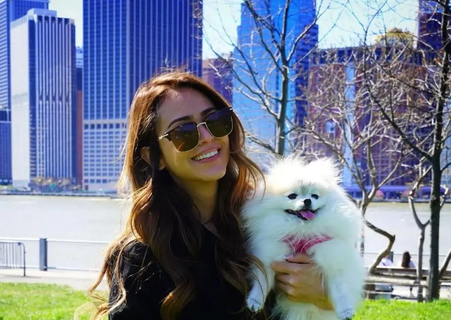 Es originaria de la ciudad de Monterrey, Nuevo Le&oacute;n, donde inici&oacute; su carrera art&iacute;stica. 