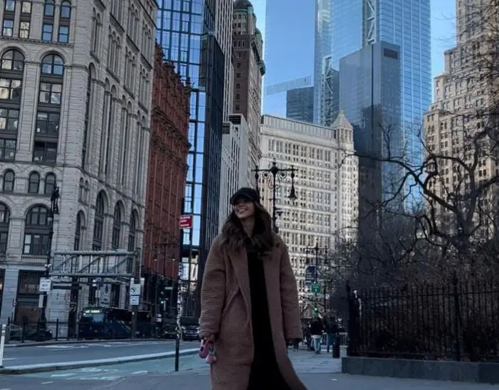 Se gan&oacute; ser reconocida como &acute;la chica del clima&acute; tras su participaci&oacute;n en el programa &acute;Gente Regia&acute;, en el a&ntilde;o 2015, donde daba el reporte meteorol&oacute;gico. 