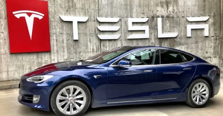 Seis entidades compiten por la planta de Tesla. Imagen: Tesla Fans Schweiz, Unsplash.