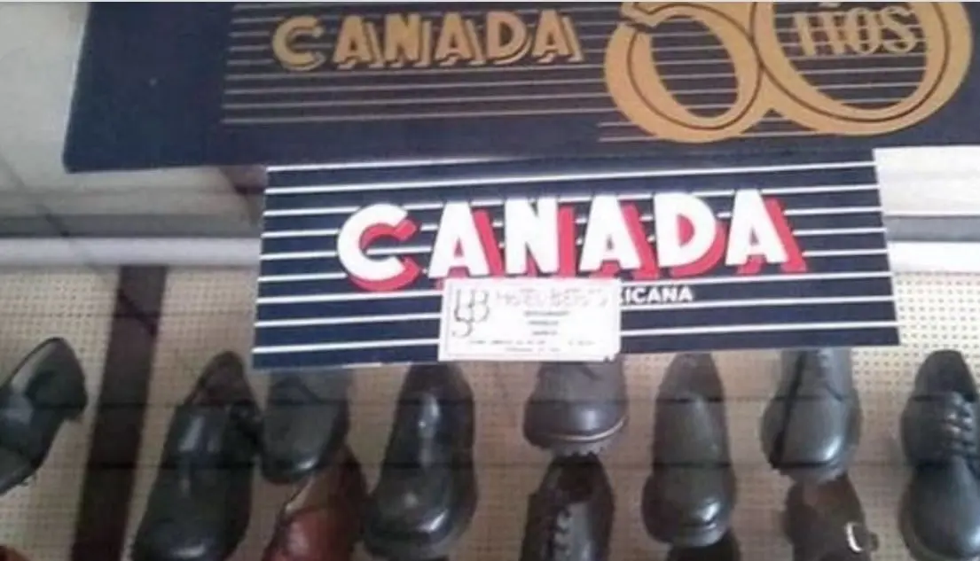 La cadena de zapater&iacute;as fue fundada en Jalisco, en el a&ntilde;o 1940, pero en 1994 comenz&oacute; con una crisis financiera y en 2002 Coppel compr&oacute; la empresa.