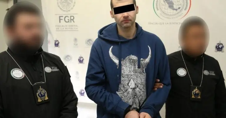 Elementos de la Fiscalía mexicana custodiando a Mihai