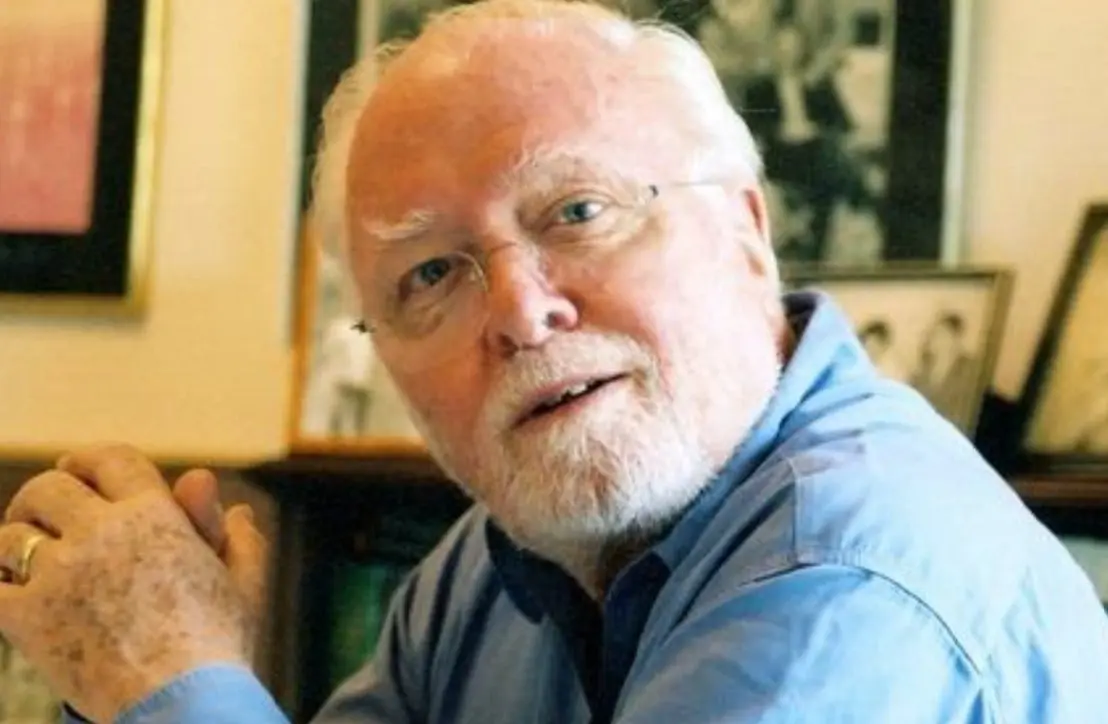 El actor falleció el  24 de agosto de 2014 a la edad de 90 años. Durante los últimos años de su carrera se desempeñó como director de películas como Cerrando el círculo y Chaplin.