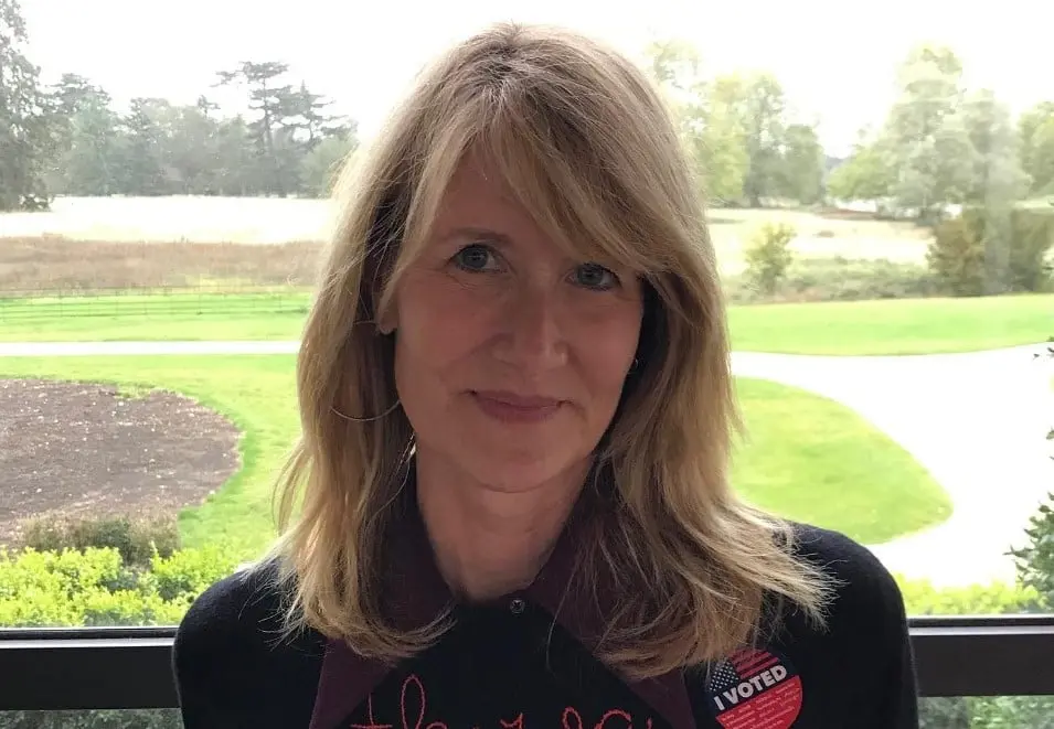 Ahora tiene 56 años y es madre de dos hijos. Ha trabajado en series como Big Little Lies y F is for Family. 