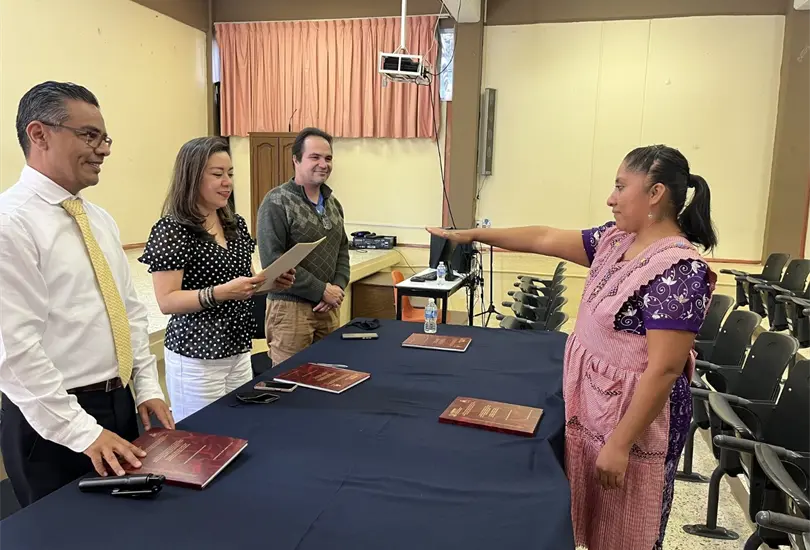 Diana Adriana Cardoso Salvador present&oacute; con &eacute;xito su examen de titulaci&oacute;n para convertirse en Licenciada en Educaci&oacute;n Primaria para el Medio Ind&iacute;gena.
