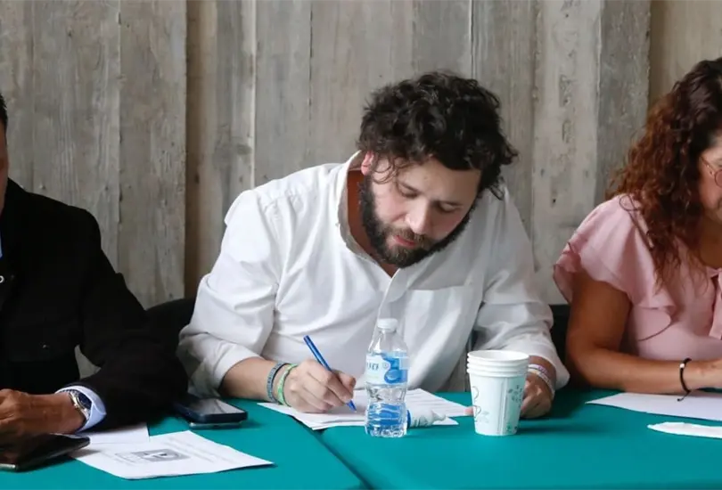 El diputado del PVEM, Jos&eacute; Antonio Estefan Gillessen, habr&iacute;a fingido ser parte de un grupo subrepresentado en el Congreso.