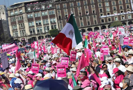 La presidenta de la Comisión de Derechos Humanos en el Senado de la República, Kenia López Rabadán, aseguró que más de 500 mil personas asistieron a la Plancha del Zócalo La presidenta de la Comisión de Derechos Humanos en el Senado de la República, Kenia López Rabadán, aseguró que más de 500 mil personas asistieron a la Plancha del Zócalo