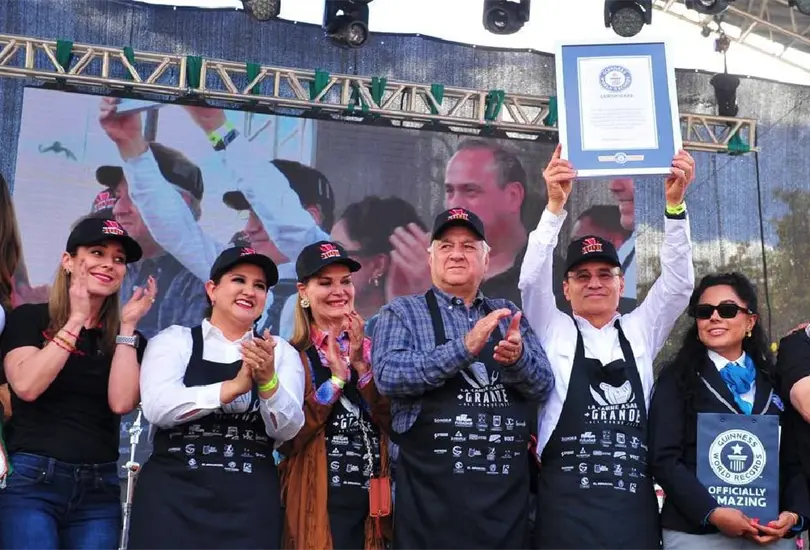Hermosillo, Sonora, le arrebat&oacute; el r&eacute;cord Guinness de mayor carne asada a la ciudad de Saint-Jean-sur-Richelieu, en Quebec, Canad&aacute;.