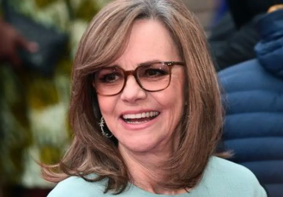 Ahora tiene 76 a&ntilde;os y es madre de tres hijos. Ha ganado dos veces el Oscar a Mejor Actriz y en los &uacute;ltimos a&ntilde;os ha participado en pel&iacute;culas como Qu&eacute;date a mi lado y Desde otro lugar.