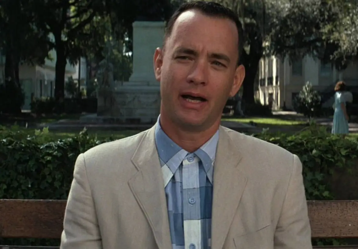 Forrest Gump fue una exitosa pel&iacute;cula de 1994, protagonizada por Tom Hanks, quien gan&oacute; el Oscar a Mejor Actor por su papel en la cinta. La historia se centra en Forrest, un joven con un ligero retraso, pero que tiene la habilidad de correr muy r&aacute;pido.