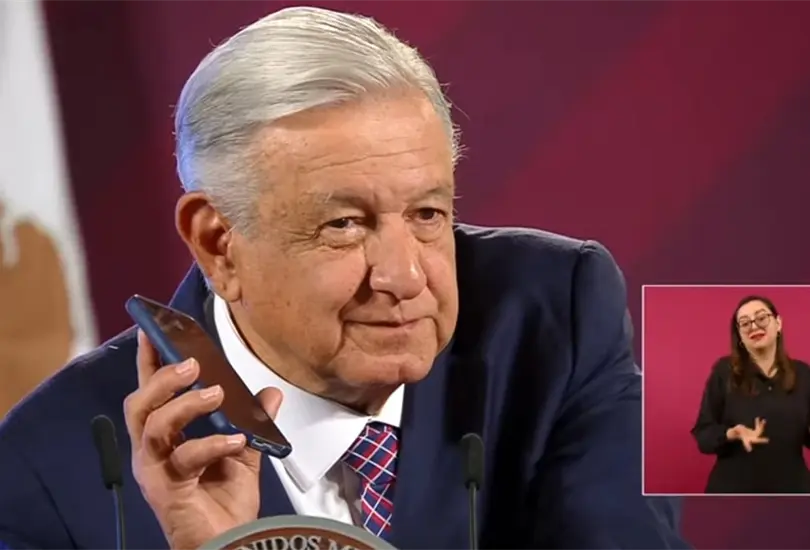 AMLO sorprendi&oacute; al hacer una llamada en plena conferencia matutina ante a los medios. &iquest;A qui&eacute;n llam&oacute; y por qu&eacute;? Te lo contamos.