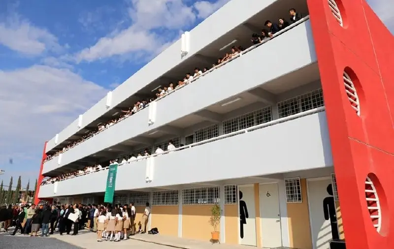 La maestra fue cambiada a otro plantel La maestra fue cambiada a otro plantel