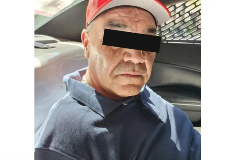 Le aseguraron un arma de fuego corta, cuatro cargadores y 33 cartuchos &uacute;tiles, un paquete con 8 kilos de marihuana y 124 dosis de coca&iacute;na