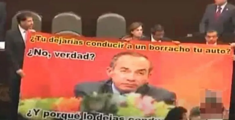 La manta sobre el supuesto alcoholismo de Felipe calderón. Foto: especial.