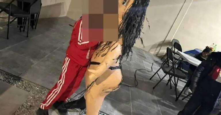 Un niño disfrutó su fiesta temática de Karely Ruiz. Imagen: Redes sociales.