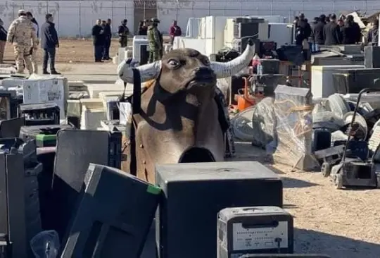 Encuentran toro mecánico, refrigeradores y otros objetos en cárcel de Ciudad Juárez Encuentran toro mecánico, refrigeradores y otros objetos en cárcel de Ciudad Juárez