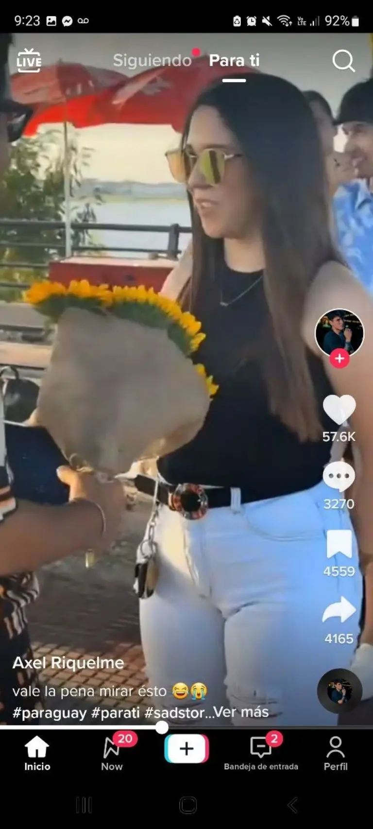 Se le declara con todo y serenata y lo rechazan - Tomada de video