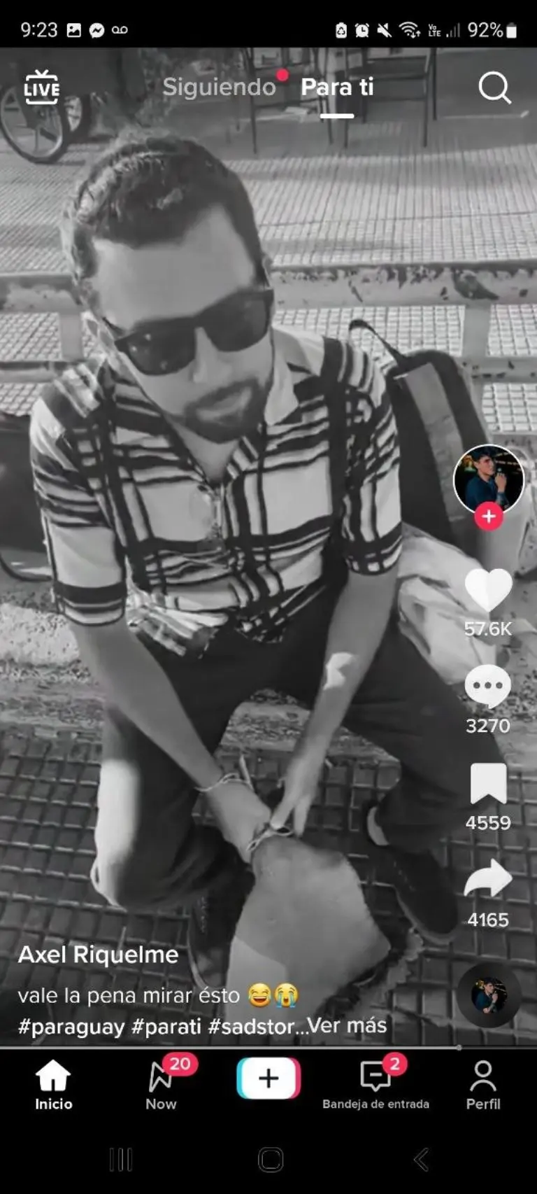 Se le declara con todo y serenata y lo rechazan - Tomada de video