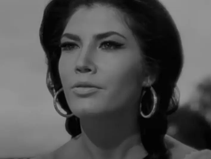 Su padre fue el periodista y poeta Santiago Serrano Ruiz.