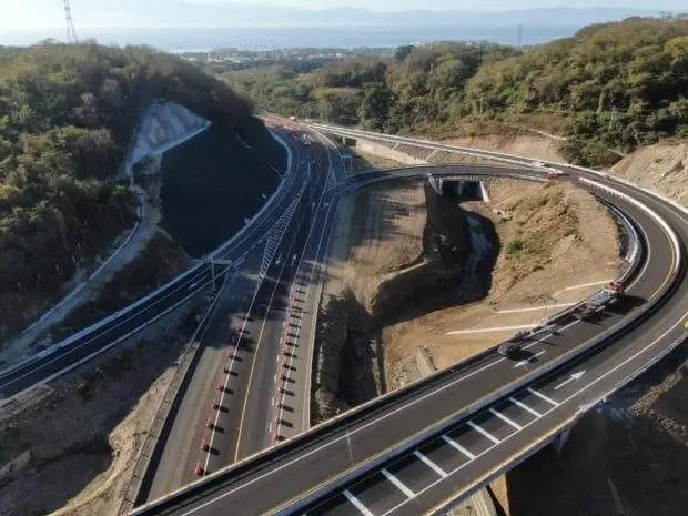 Suman ya dos tramos en operaci&oacute;n de esta carretera que beneficia 14 comunidades de la regi&oacute;n 