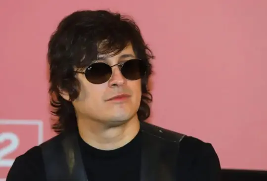 Siddharta, esposo de Yuya, apareci&oacute;  en un tendedero de la marcha feminista. 